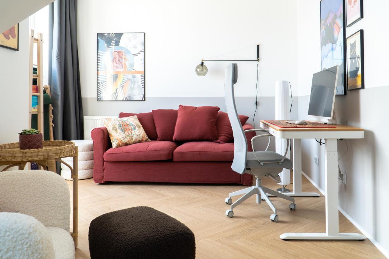 Old Town Gem Designer Apartment - Centre Location - Families - Remote Work غدانسك المظهر الخارجي الصورة