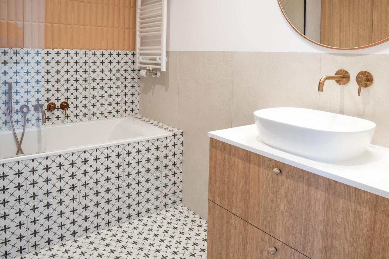 Old Town Gem Designer Apartment - Centre Location - Families - Remote Work غدانسك المظهر الخارجي الصورة